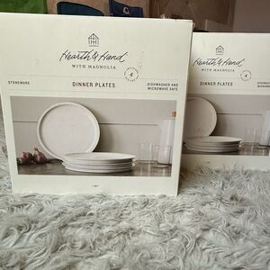 Heart & Hand w/ Magnolia 8pcs Dinner Plates